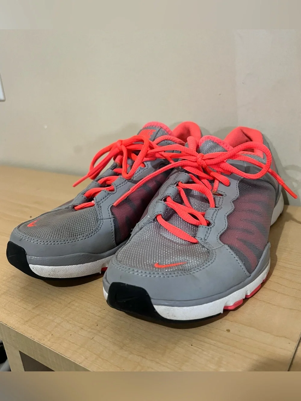 Nike Women’s Gray and Pink Training Sneakers